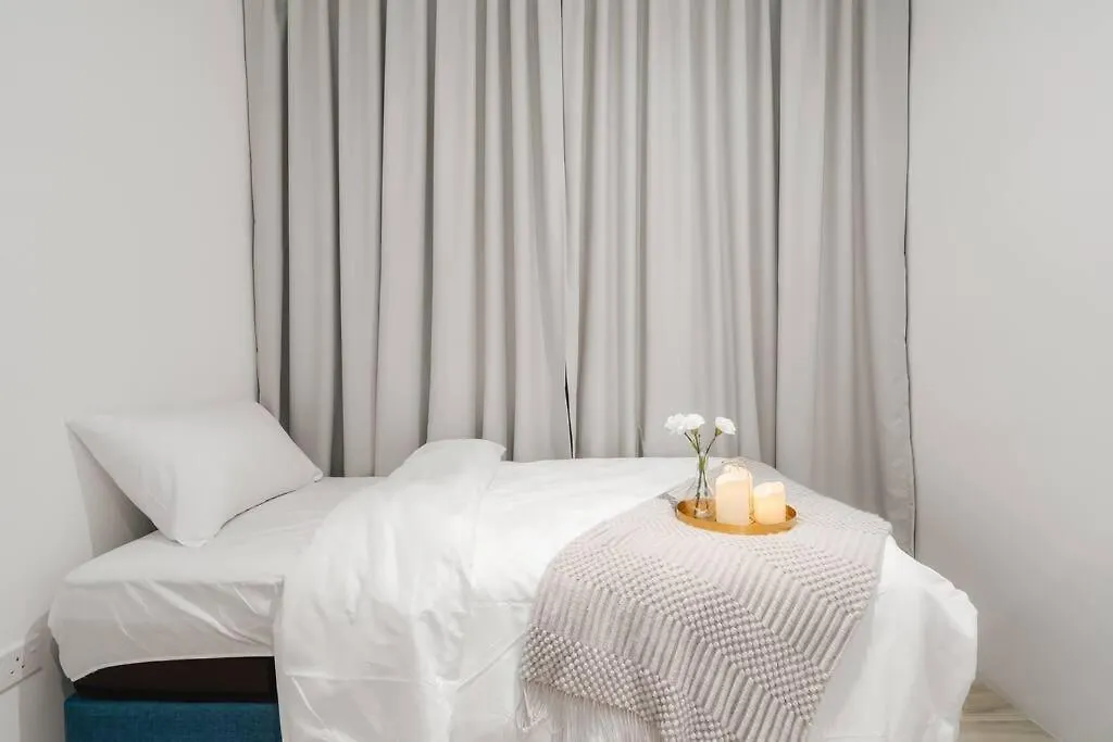 Lumi Tropicana Ps4 Balcony Golfview Modern 8Pax Petaling Jaya 0*,  Malaysia
