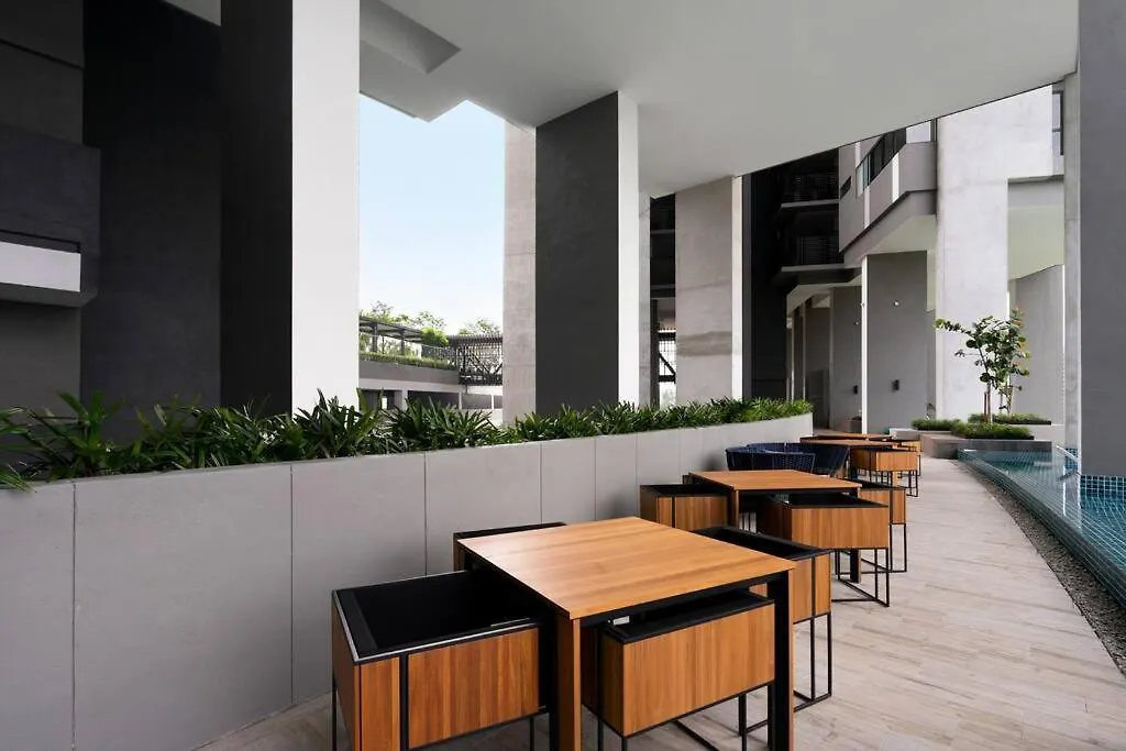 Lumi Tropicana Ps4 Balcony Golfview Modern 8Pax Petaling Jaya Malaysia